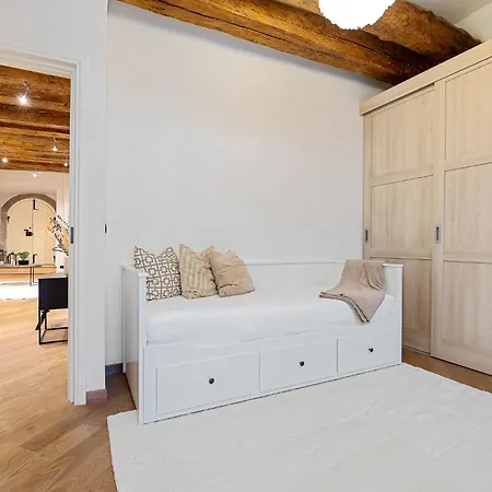 Modern Charm In Old Town Lejlighed