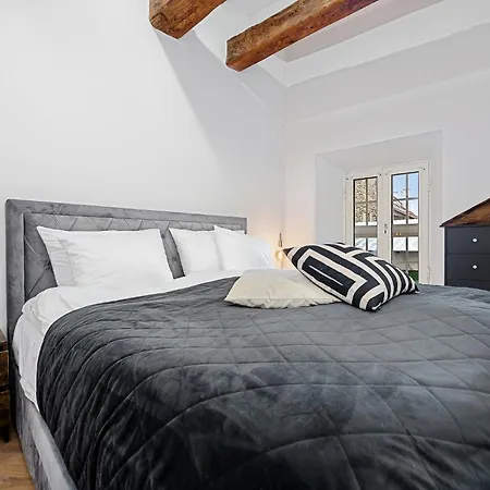 Lejlighed Modern Charm In Old Town