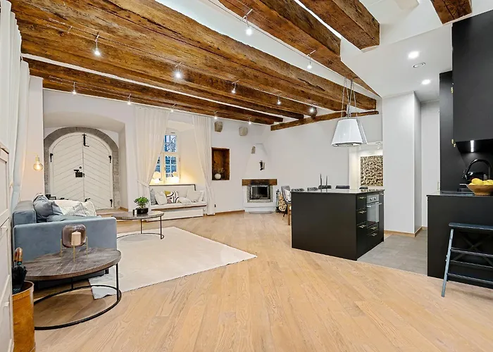 Modern Charm In Old Town דירה טאלין
